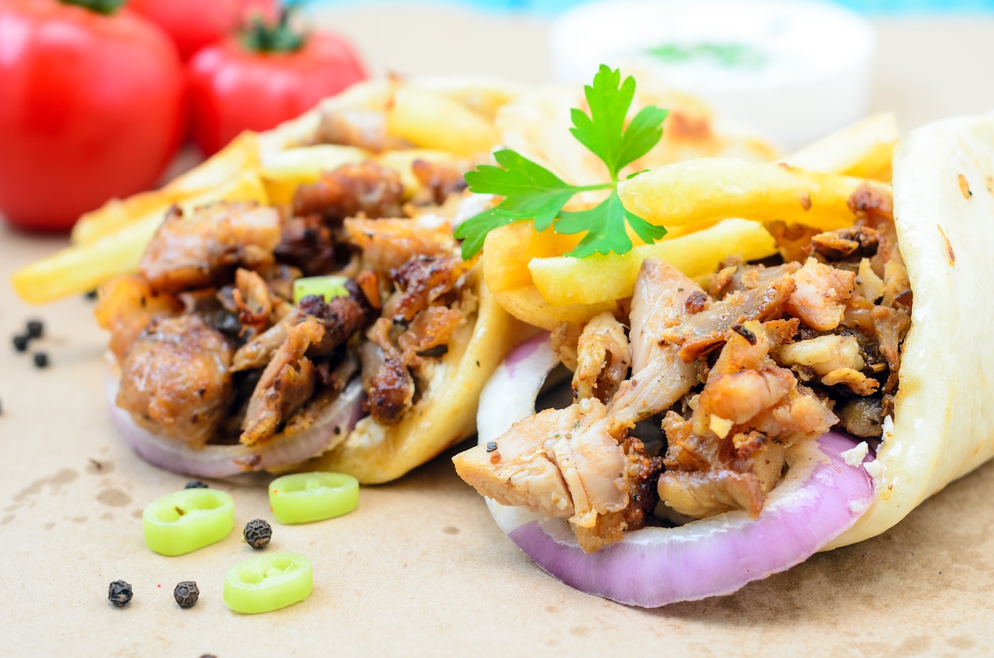 Shawarma de carne com batata frita no pão sírio do Shawarma Star